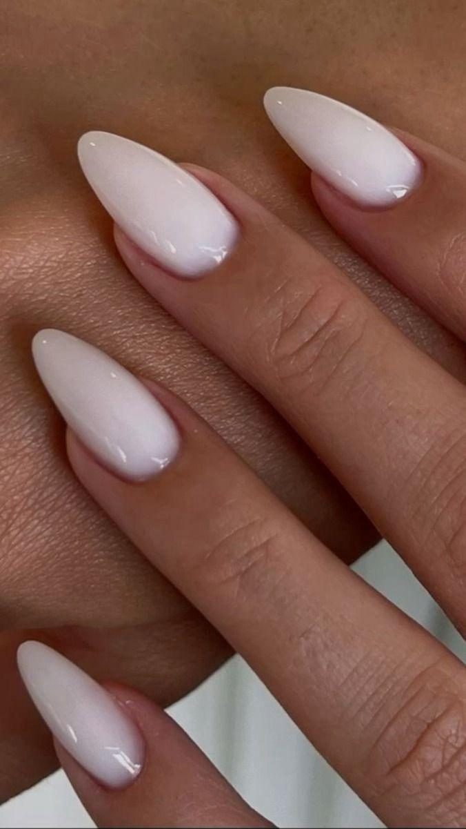 Manicura en ICONIC Studio