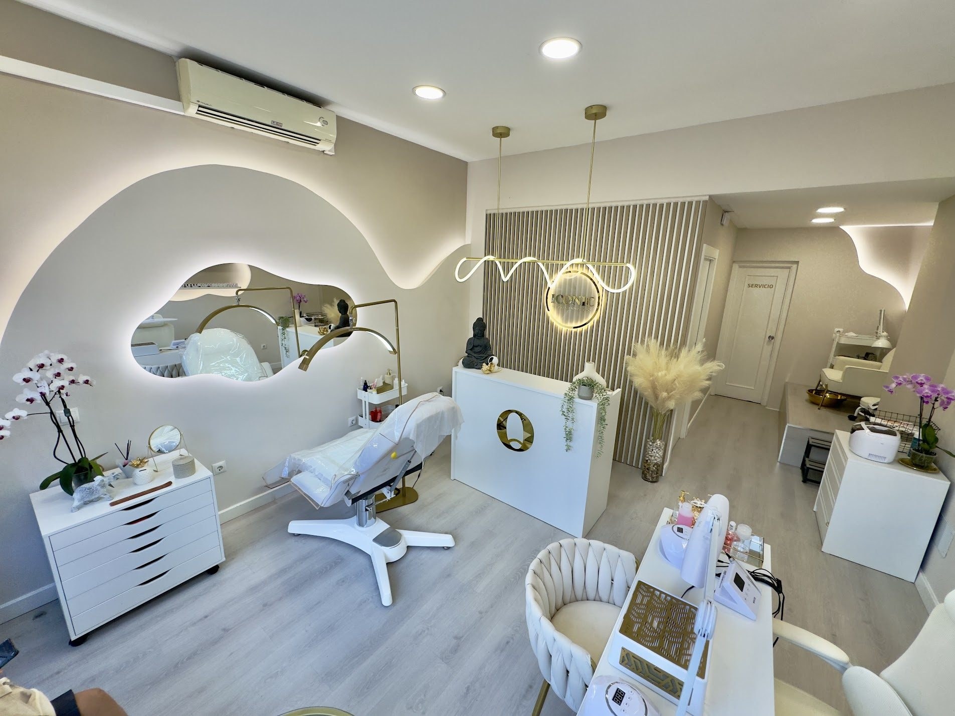 Interior del estudio ICONIC en Oviedo